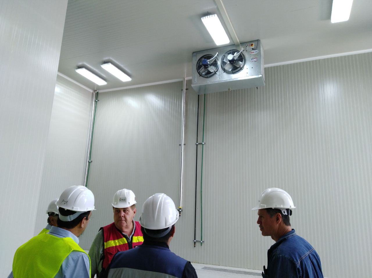 medicion y controladores en la instalacion de un sistema de refrigeracion industrial